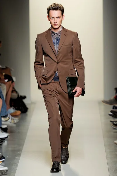 Look 37